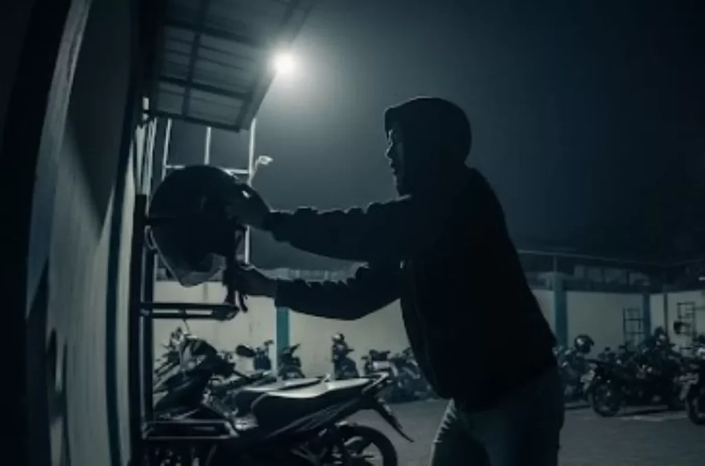 Viral CCTV Pencurian Helm di Sampit, Warga Jalan H Imbran Resah