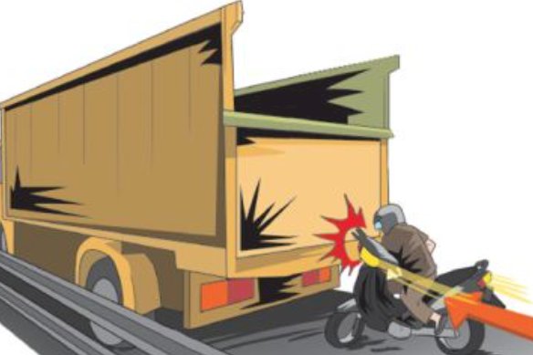 Motor Hantam Belakang Truk di Handil Bakti, Pengendara Luka Parah