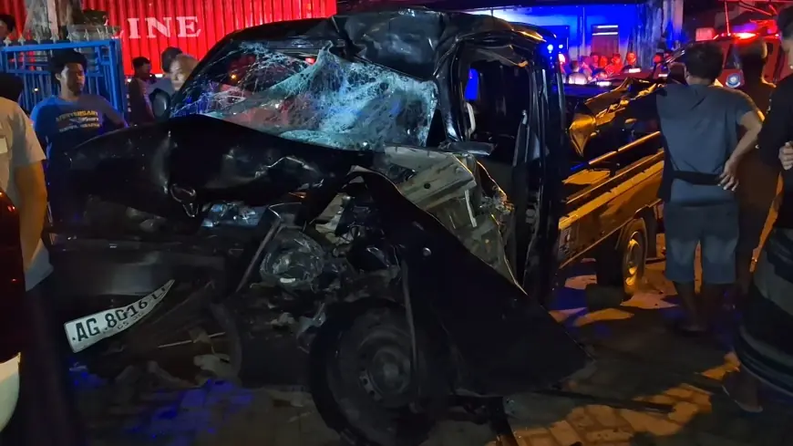 Dua Orang Luka Parah dalam Tabrakan Truk Kontainer dan Pikap di Tulungagung