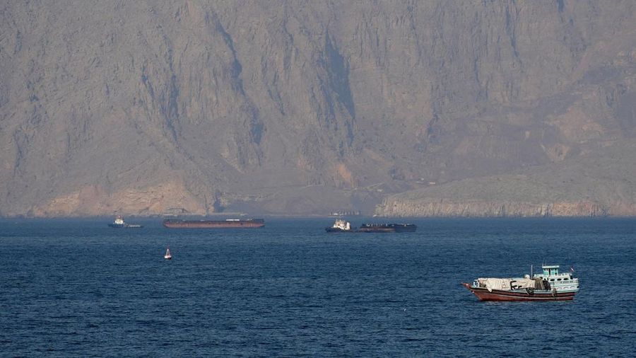 Iran Klaim Tembak Kapal Perang AS di Selat Hormuz