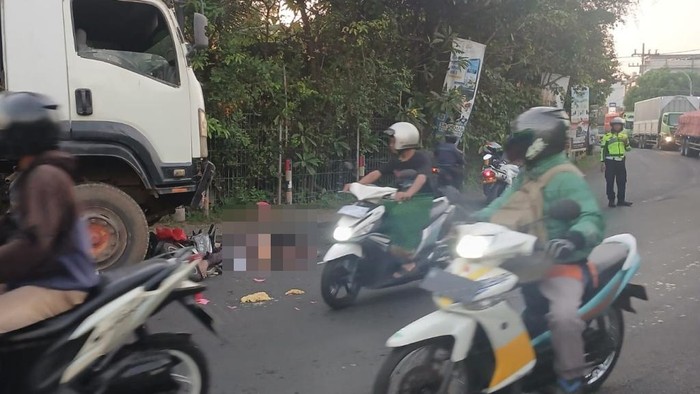 Pasutri di Pasuruan Tewas Usai Motor Tabrakan dengan Truk di Tikungan