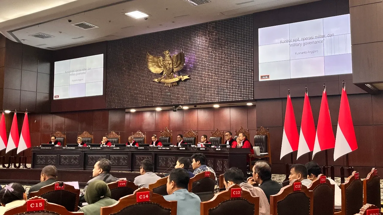 MK Hadirkan Tiga Ahli dalam Sidang Uji Materi UU TNI