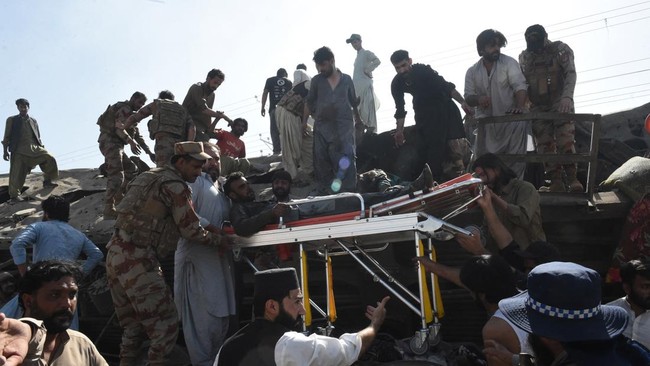 Bom Bunuh Diri Hantam Kereta Militer Pakistan, 24 Tentara Tewas