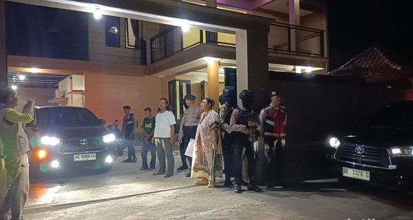KPK Sita Barang Bukti Elektronik Usai Geledah Rumah Pengusaha Pacitan