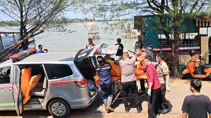 Mayat Lansia Membusuk Ditemukan di Toilet Pantai Semat Jepara