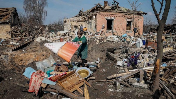 Rusia Lancarkan Serangan Besar ke Ukraina, Puluhan Warga Terluka