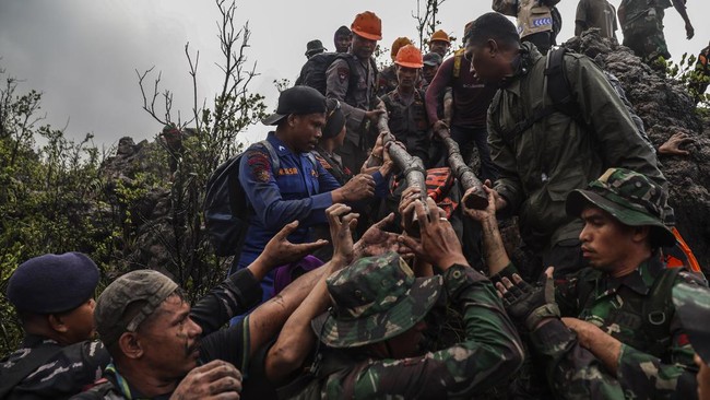 Dua Pendaki Singapura Tewas di Gunung Dukono, Ditemukan Tertimbun Batu