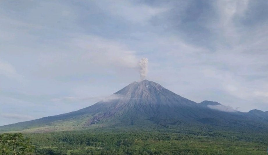 Gunung Semeru Erupsi, Warga Diminta Jauhi Besuk Kobokan