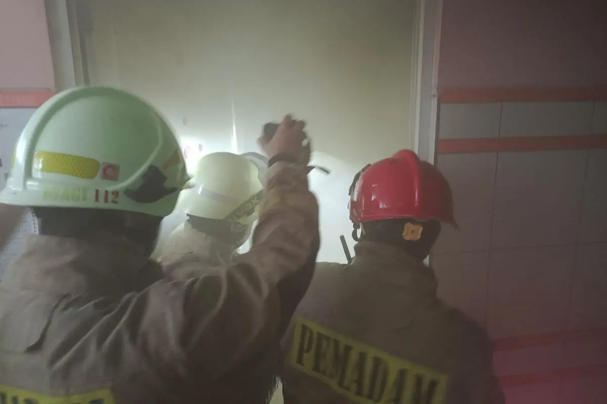 Rumah 3 Lantai di Sunter Agung Terbakar, 50 Jiwa Berhasil Diselamatkan