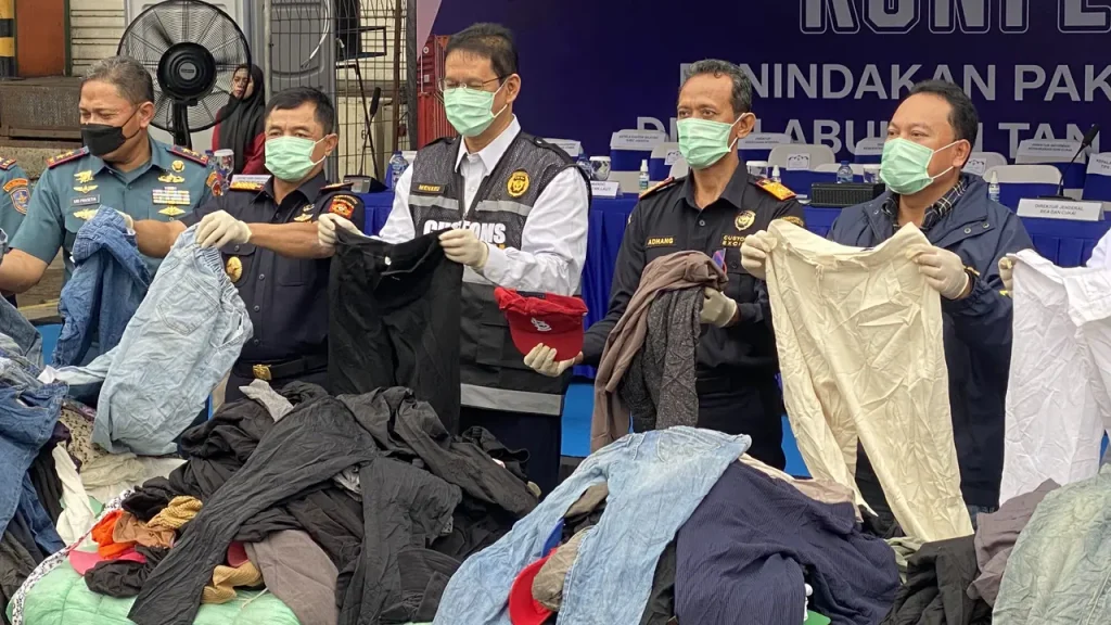 Bea Cukai Bongkar Balepres Ilegal Rp53,9 Miliar, Pemilik Gudang Diburu