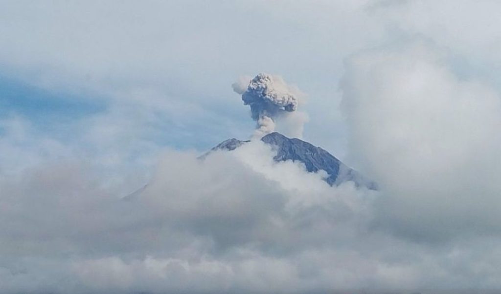 Gunung Semeru Erupsi Lagi Pagi Ini, Warga Diminta Jauhi Besuk Kobokan
