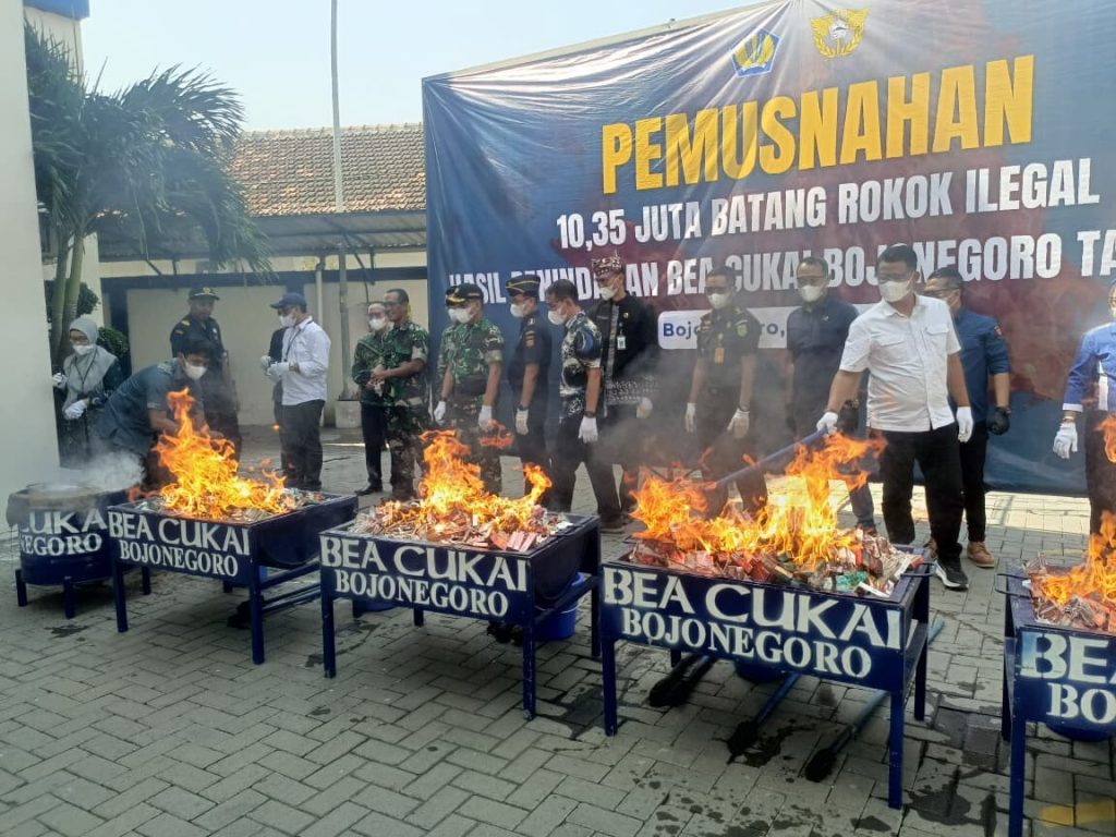 Bea Cukai Bojonegoro Selamatkan Rp7,73 Miliar, 10 Juta Rokok Ilegal Dimusnahkan