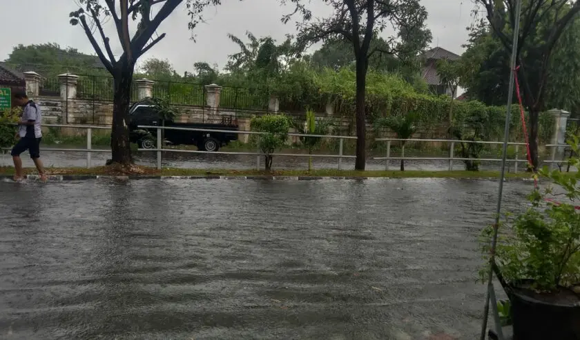 BMKG Keluarkan Peringatan Cuaca Ekstrem, Surabaya Kembali Banjir Hari Kedua