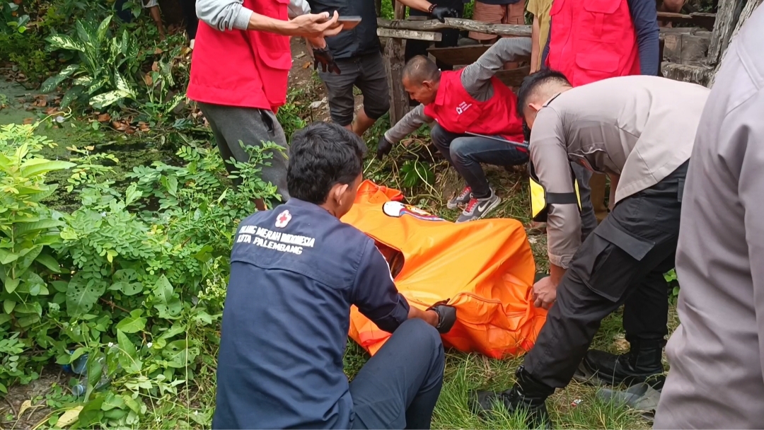 Heboh Pagi Hari, Mayat Pria Ditemukan di Kolam Tak Terpakai di Palembang