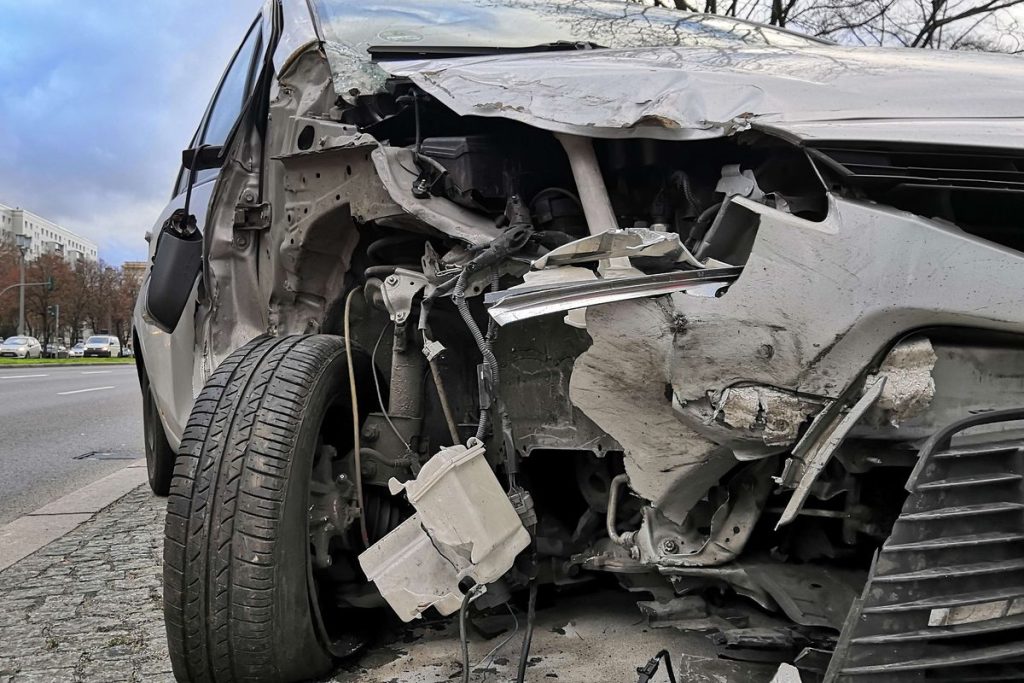 Kecelakaan Truk dan Minibus di Tol Japek Picu Antrean 500 Meter
