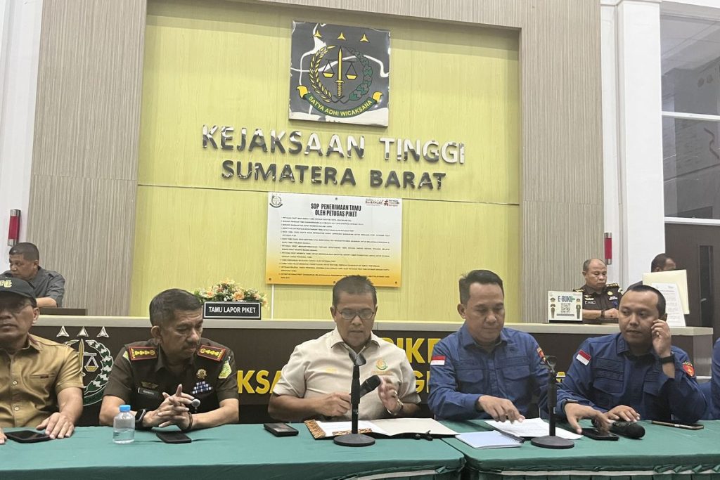 Mantan Bendahara UIN Imam Bonjol Ditahan dalam Kasus Dugaan Gratifikasi Rp1,29 Miliar
