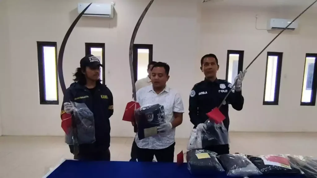 Polisi Gagalkan Tawuran Remaja di Pati, Tujuh Orang dan Celurit Raksasa Diamankan