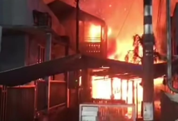 Kebakaran Dini Hari di Balikpapan Tengah, Respons Cepat Petugas Selamatkan Permukiman