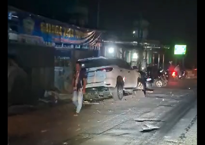 Fortuner Hantam Dua Motor dan Warung di Bogor, Satu Pengendara Tewas