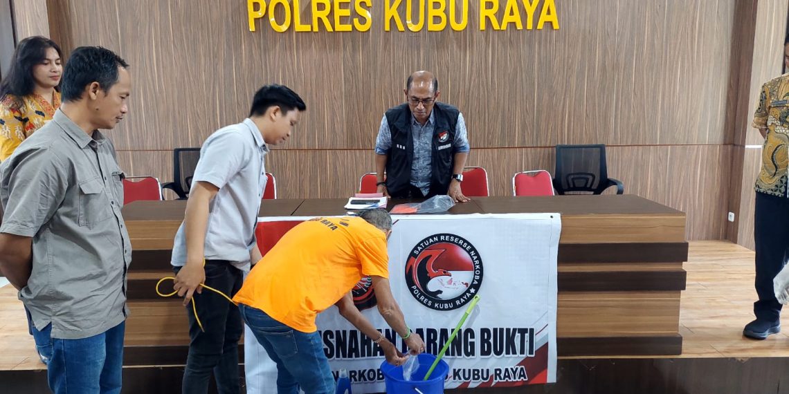 Polres Kubu Raya Musnahkan 50 Gram Sabu, Cegah Barang Bukti Kembali Beredar