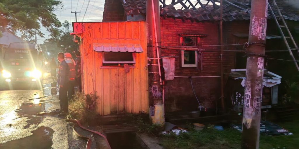 Lansia di Cirebon Tewas Saat Rumah Terbakar, Diduga Tak Sempat Menyelamatkan Diri