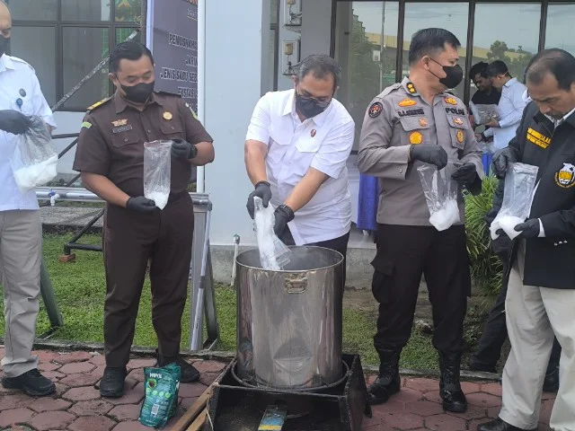 Polda Riau Musnahkan Narkotika Rp8,4 Miliar, Ribuan Jiwa Terselamatkan
