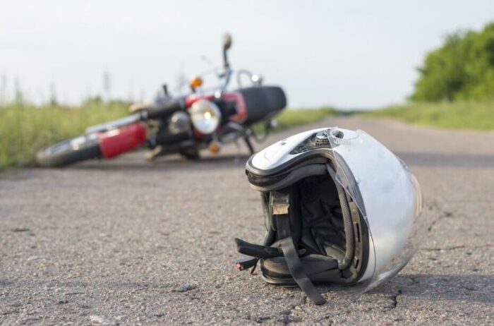 Pemotor Wanita Terluka Usai Tabrak Separator Jalan di MT Haryono Jaksel