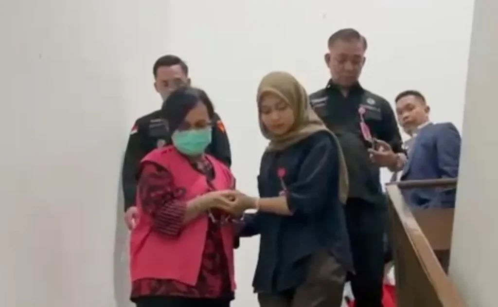 Kejari Jaktim Tahan Mantan Pejabat Sudin PPKUKM dalam Kasus Korupsi Rp4 Miliar