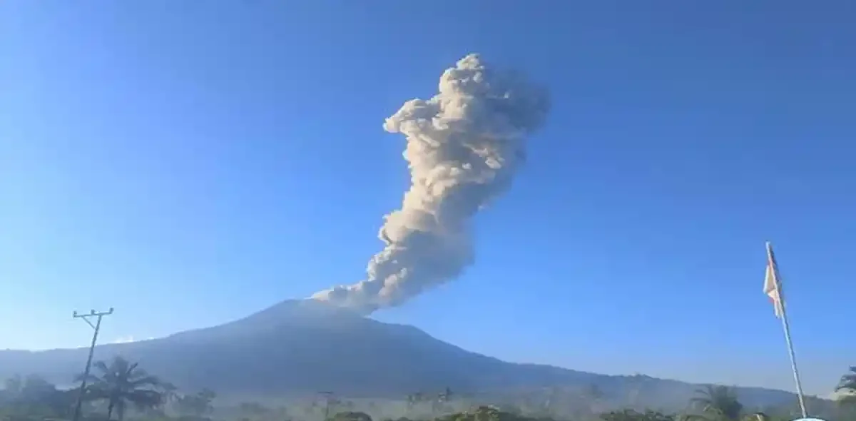 Gunung Lewotobi Kembali Erupsi, Kolom Abu Menjulang 2,5 Kilometer