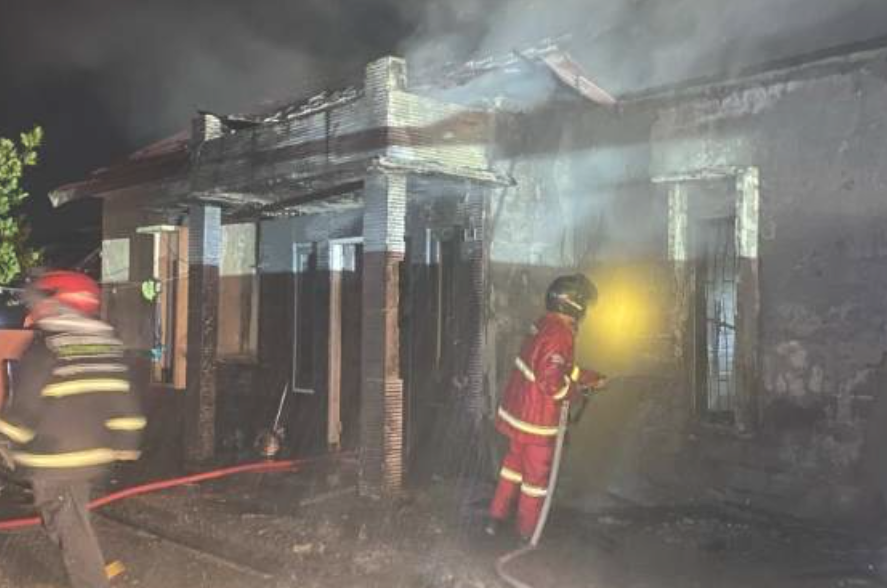 Rumah di Baamang Tengah Terbakar, Api Berhasil Dikendalikan dalam 35 Menit