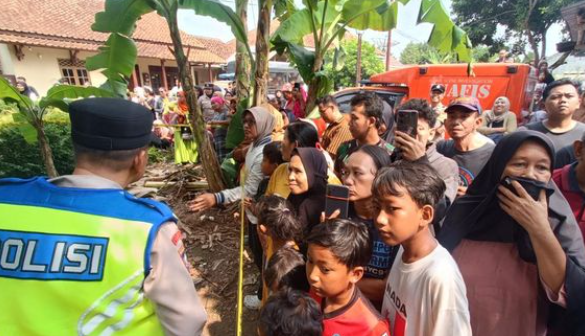 Warga Padati Rekonstruksi Pembunuhan Ganda di Banyumas, Pelaku Disoraki