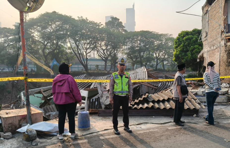 Longsor Terjang Benhil, Satu Rumah Warga Rusak Parah