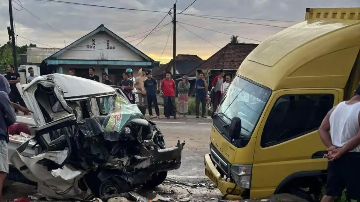 Tabrakan Truk dan Pickup di Bangka Tewaskan Satu Orang