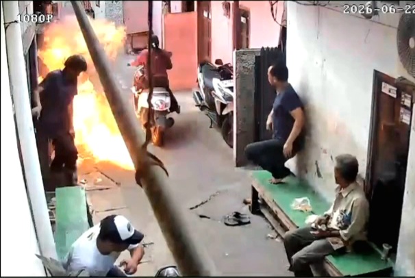Polisi Buru Pelaku Pelemparan Diduga Molotov ke Pengendara Perempuan di Jakut