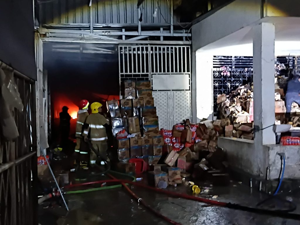 Gudang Kertas di Kediri Terbakar Hebat, Diduga Dipicu Korsleting Listrik
