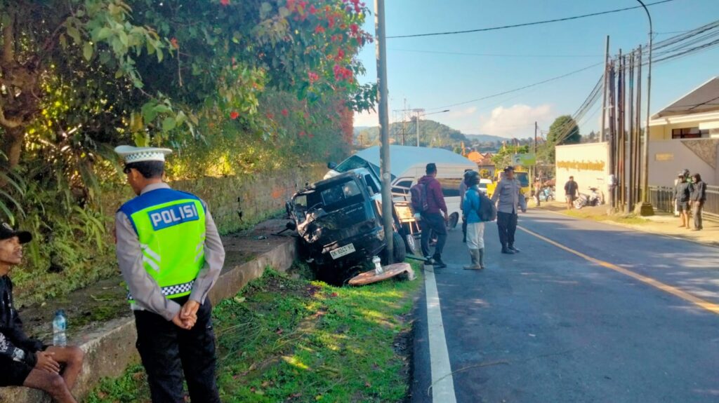 Dua Lansia Tewas dalam Tabrakan Pikap dan Hiace di Jalur Singaraja–Denpasar