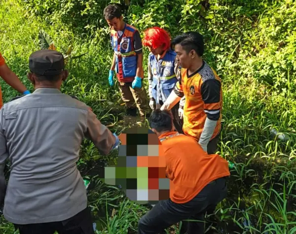 Mayat Pria Ditemukan di Selokan Gedeg Mojokerto, Polisi Selidiki Penyebab Kematian