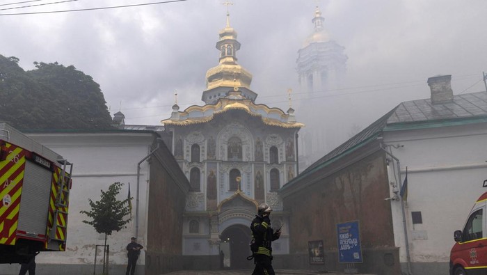Serangan Rusia Hantam Situs Warisan Dunia UNESCO di Kyiv