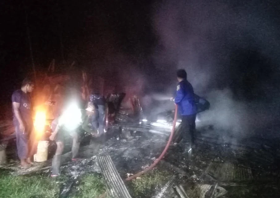 Balita Tewas Terjebak Api, Rumah Panggung di Maros Ludes Terbakar