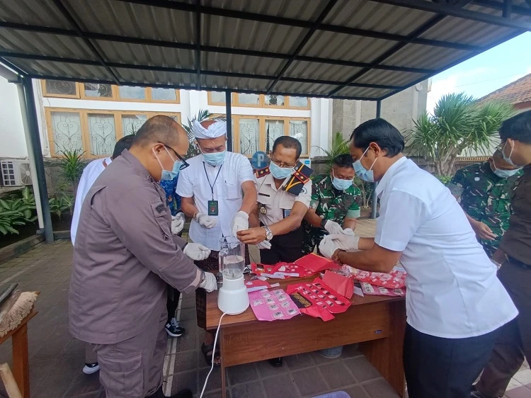 Kejari Gianyar Musnahkan Sabu, Ekstasi dan Ganja dari 16 Perkara Narkotika