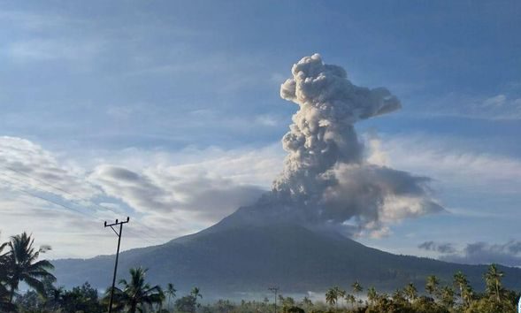 Gunung Lewotobi Dua Kali Meletus Pagi Ini, Warga Diminta Jauhi Radius 5 Kilometer