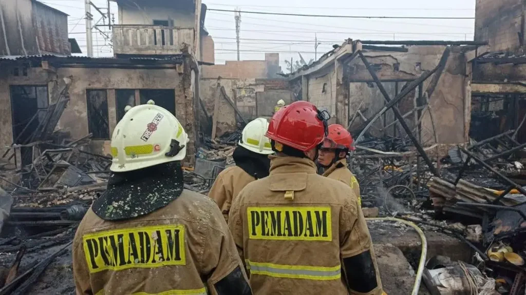 Kebakaran Cideng Tewaskan Lansia, Enam Rumah Hangus Dilalap Api