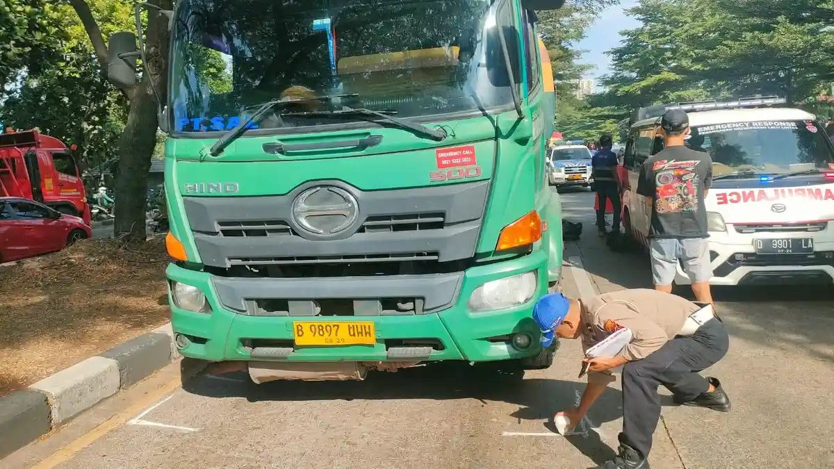 Pesepeda Remaja Tewas usai Tertabrak Truk di Soekarno-Hatta Bandung