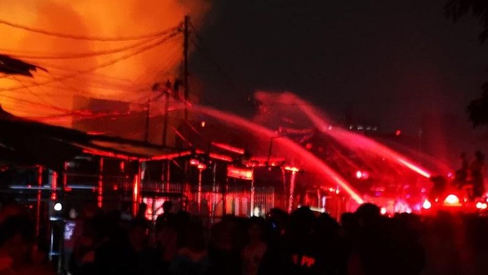 500 KK Terdampak, Kebakaran Pasar Jiung Hanguskan Ratusan Rumah