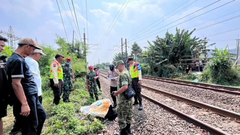 Pemuda Tewas Tertabrak Kereta di Bogor, Sempat Mondar-Mandir di Rel
