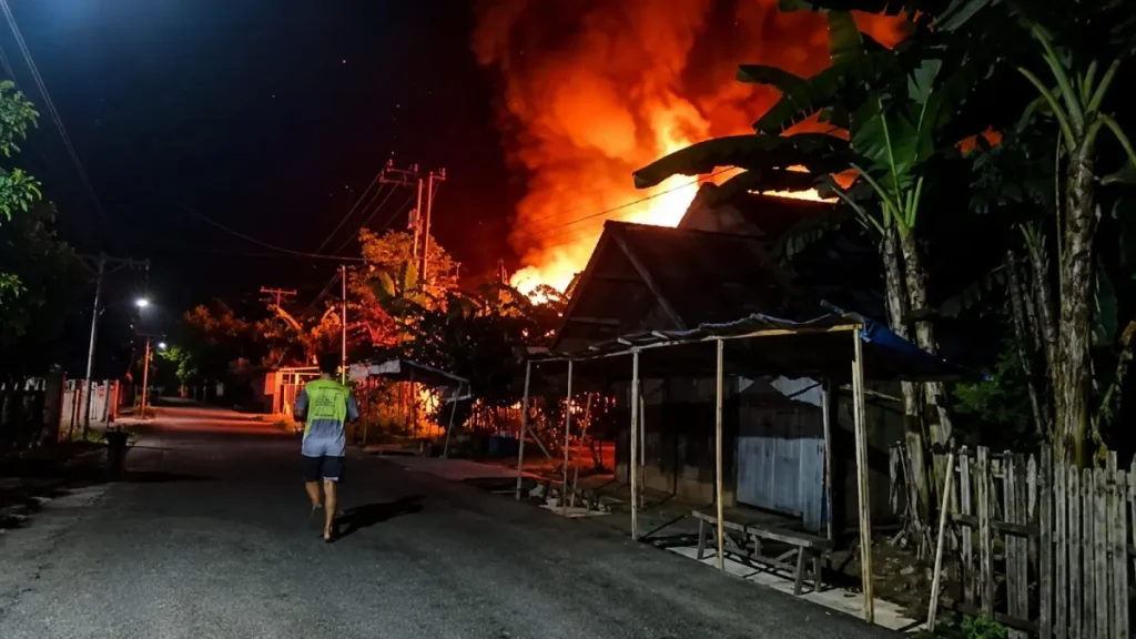 Rumah di Ayuang Ludes Terbakar, Satu Keluarga Kehilangan Tempat Tinggal