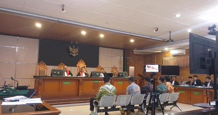 Sidang Korupsi Bekasi Ungkap Dugaan Aliran Rp1 Miliar ke Abah Kunang