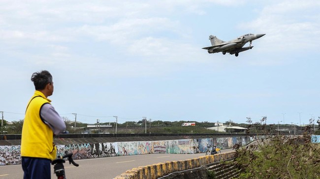Pesawat Latih T-34 Jatuh Saat Simulasi Darurat, Militer Taiwan Bergerak