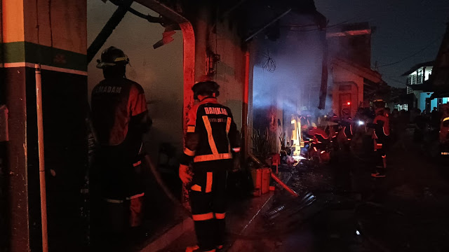 Tiga Tempat Usaha di Cimahi Terbakar, Kerugian Ditaksir Rp300 Juta