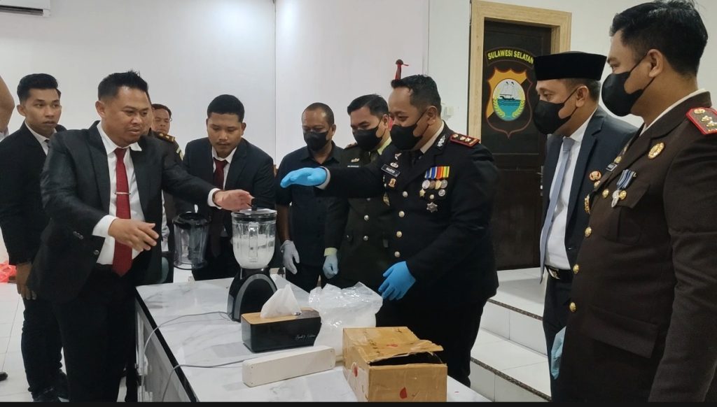 Polres Jeneponto Musnahkan Sabu 1 Kg, Satu Buronan Masih Diburu